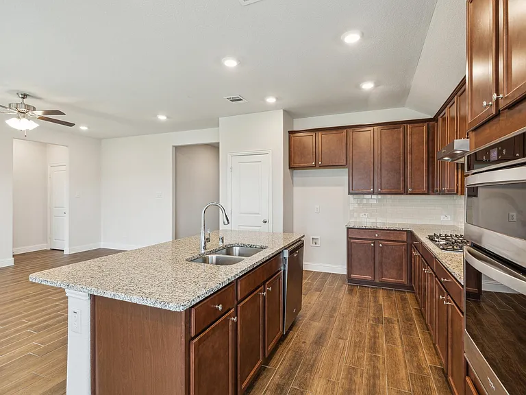 223 Headwater Dr — Photo 5