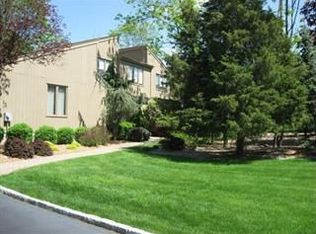 27 Vail Ter, Branchburg, NJ 08876
