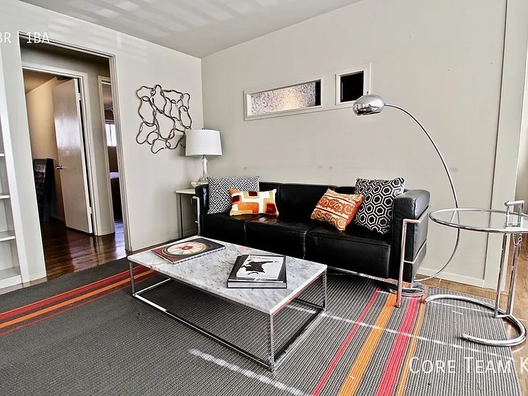 1020 W 44th St #6 — Photo 9
