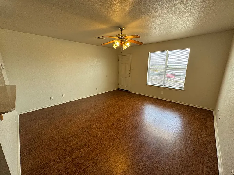411 E Central TX Expwy — Photo 20