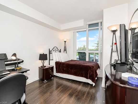 4th image of 340 Watson St W #216