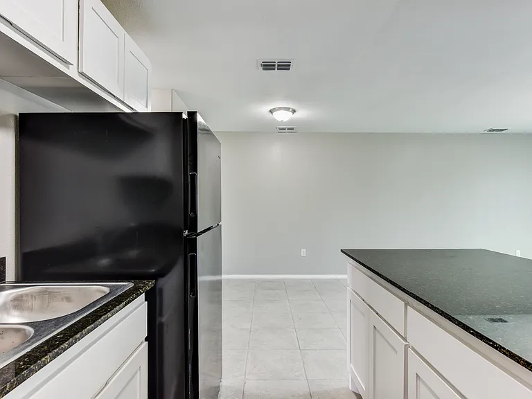 Bay Shore Apartments — Photo 33