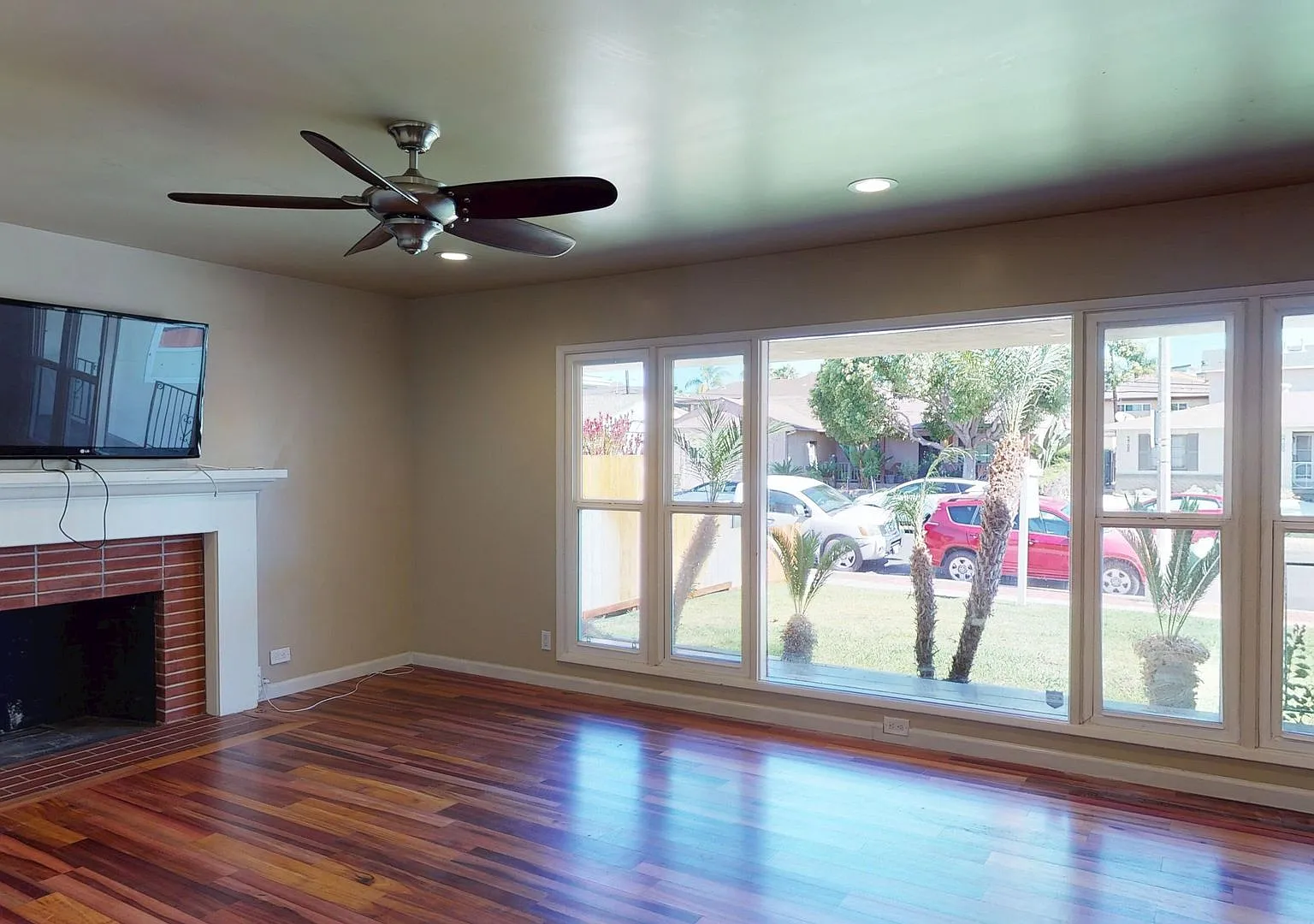 Spacious 5-Bedroom Home Near San Diego State University — Photo 2