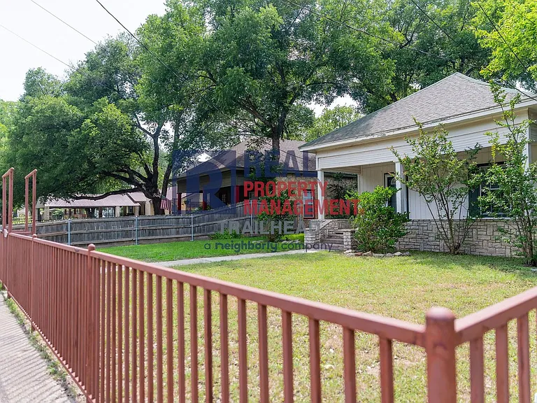 404 SW Barnard St — Photo 9