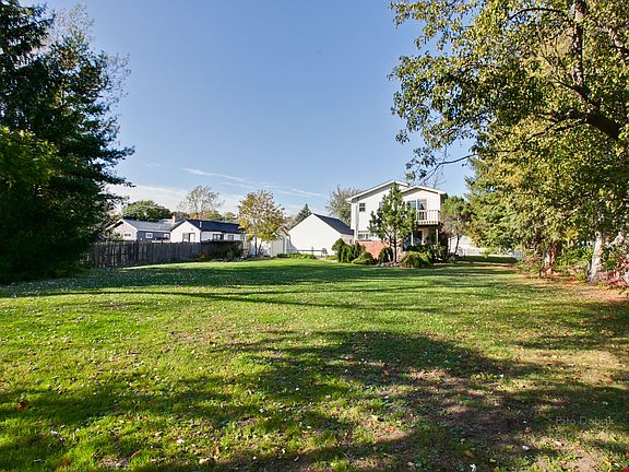 3rd image of 18733 W Cottage Ave