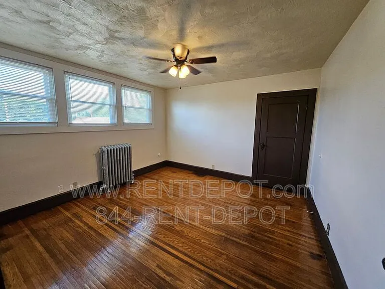 400 E Columbia St #C — Photo 3