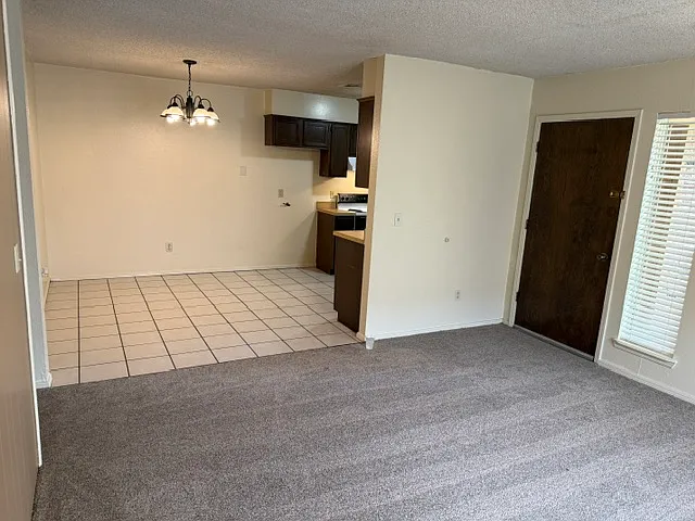 2410 Oakridge Dr — Photo 4
