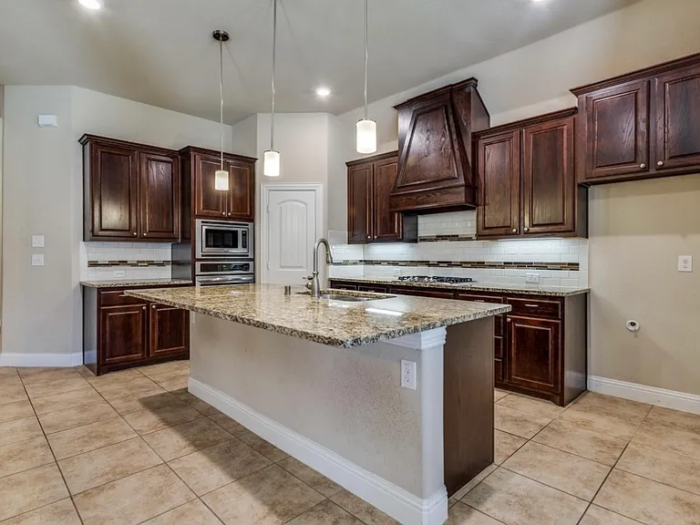 909 Sunnyvale Dr — Photo 8