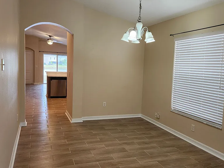 7955 Carriage Pointe Dr — Photo 2