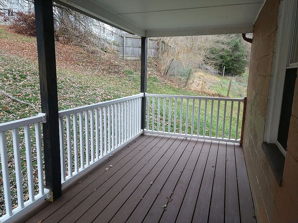 Large outdoor porch off bedr