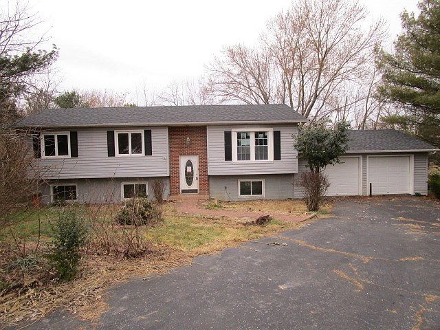 1st image of 541 Presidential Cir