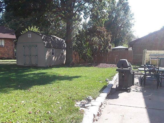 3rd image of 3149 Yale Dr