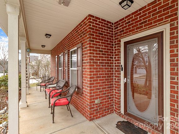 5th image of 2415 Impatien Dr