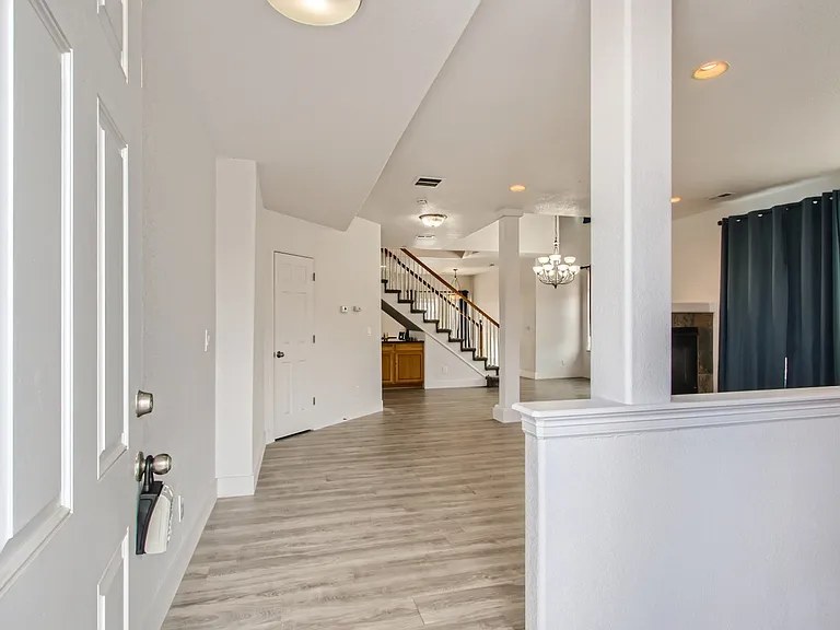 799 Martin Dr — Photo 3