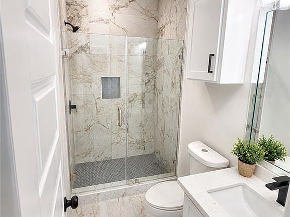 4th image of 5809 Northwestern Ave #1