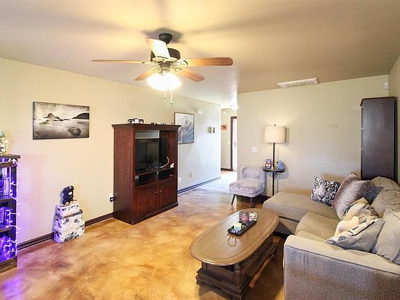 3rd image of 732 E Broadway St