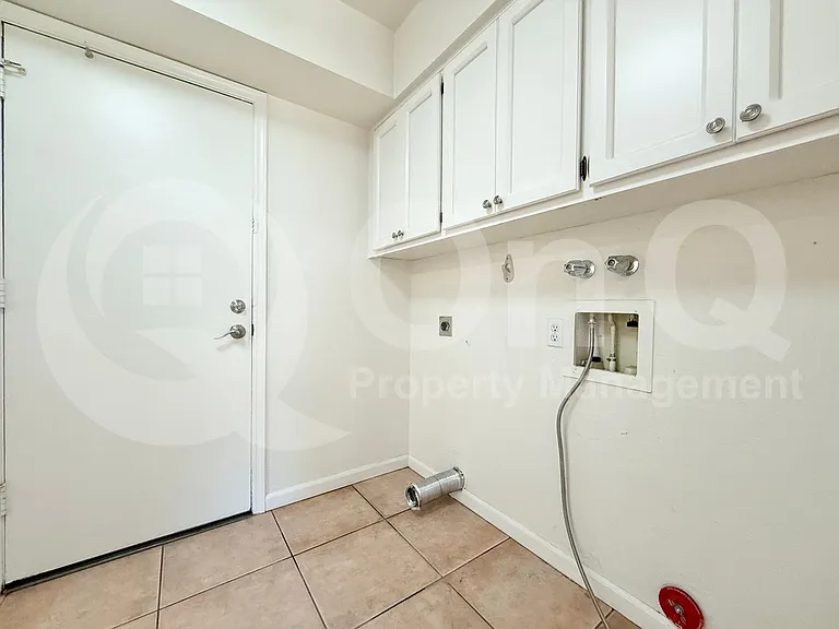 1915 E Buena Vista Dr — Photo 28