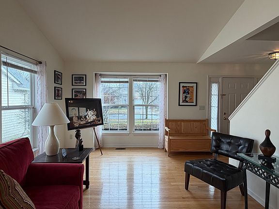 3rd image of 3374 Cromwell Rd