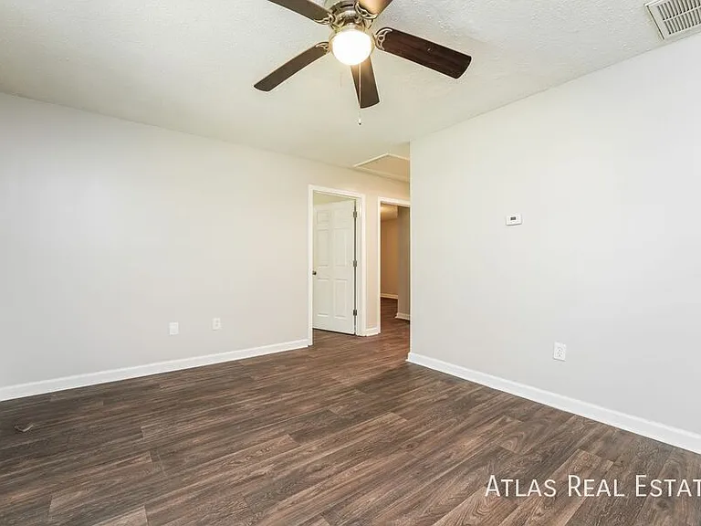 Lexington Heights — Photo 27