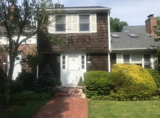 570 Hampton Rd APT 14, Southampton, NY 11968