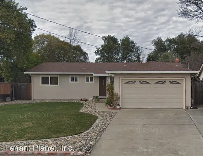 978 Sunset Dr photo 1