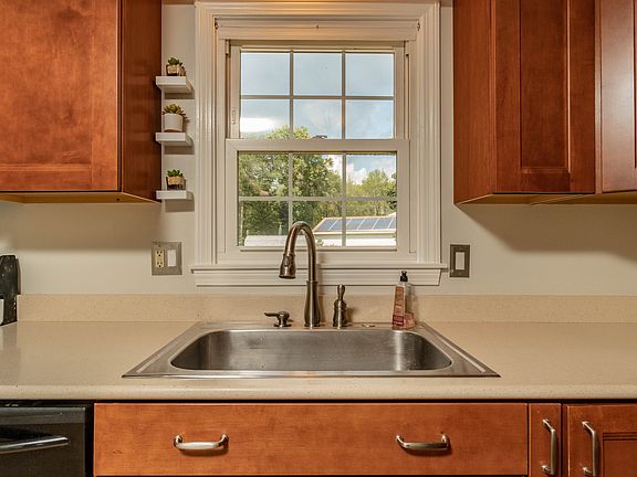 Deep Sink, Silestone Counter