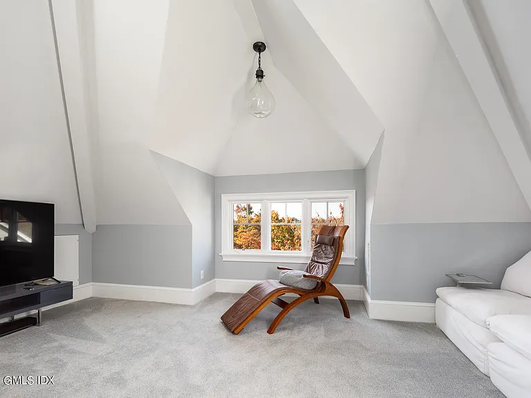 155 Milbank Ave — Photo 23