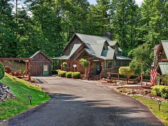 3rd image of 24 Twin Lakes Rd