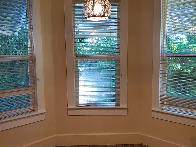 413 Henderson St — Photo 7