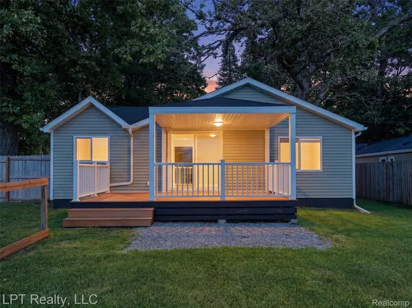 4539 Parker Dr, Howell, MI 48843