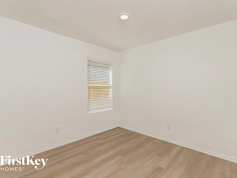 10610 McClintock Dr — Photo 12