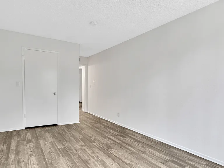 Orange Apartments — Photo 19