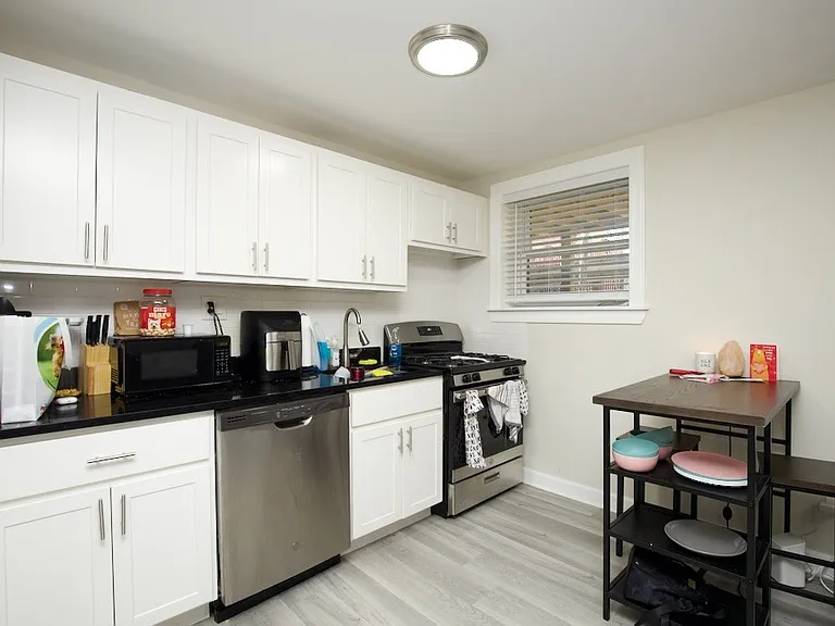 732 W Roscoe St #AGN — Photo 3