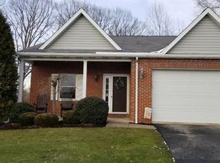 31 Manor Dr, Grove City, PA