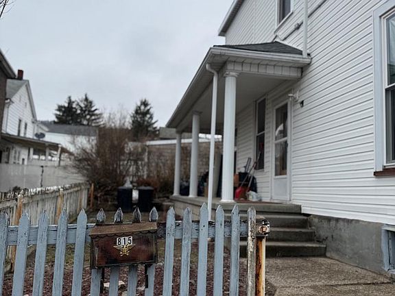 4th image of 815 E Webster St