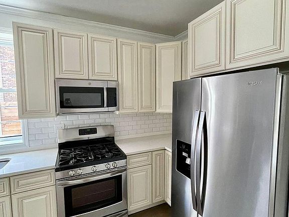 4th image of 4431 S Richmond St #1