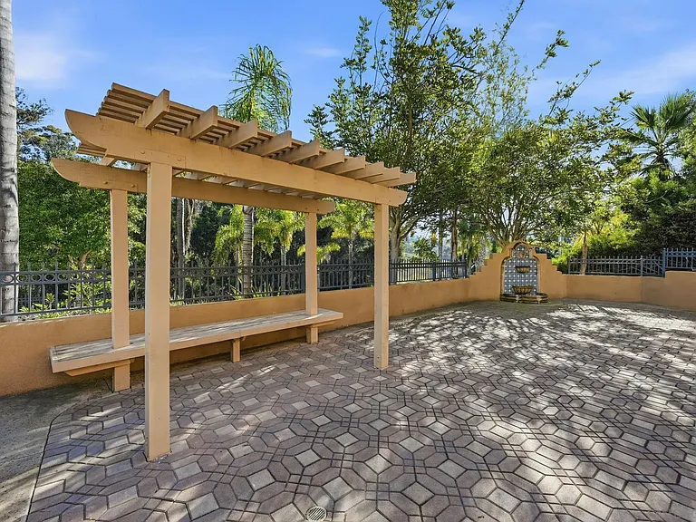 8010 Gilman Ct — Photo 4