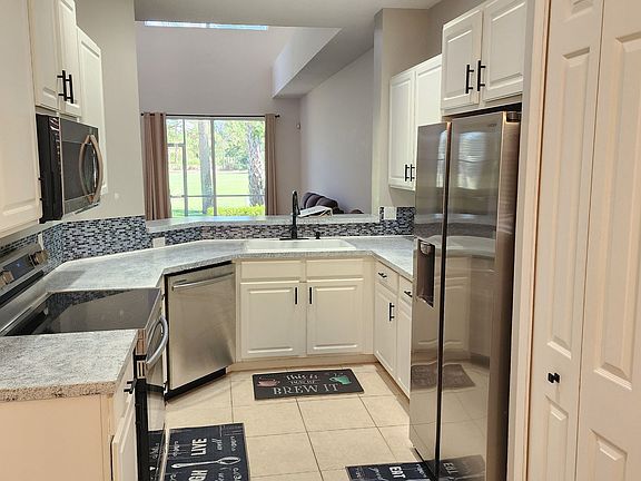 3rd image of 7028 Torrey Pines Cir Floor 34953