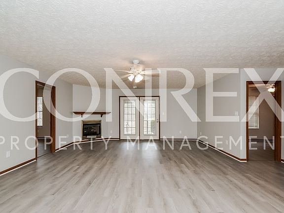 3rd image of 730 E Arielle Ct