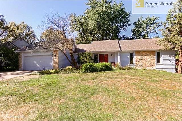 Stately Ranch/Rev 1 1/2 Story. 3 Bedrooms on Main Level