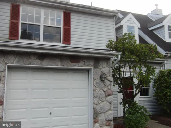 302 Independence Dr, Holland, PA 18966