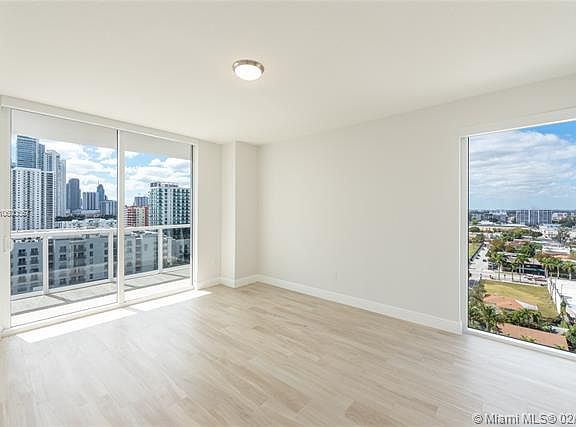 2nd image of 600 NE 27th St APT 1505