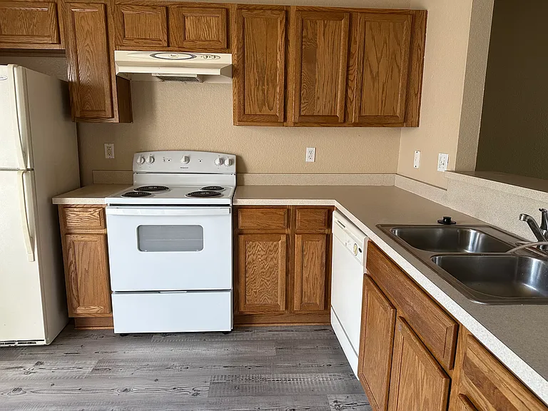 156 University Pkwy — Photo 6
