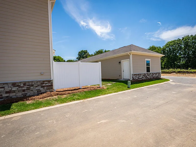 902 Sagecroft Ln — Photo 18
