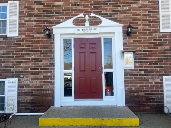 39 Berlin St APT 317, Clinton, MA 01510
