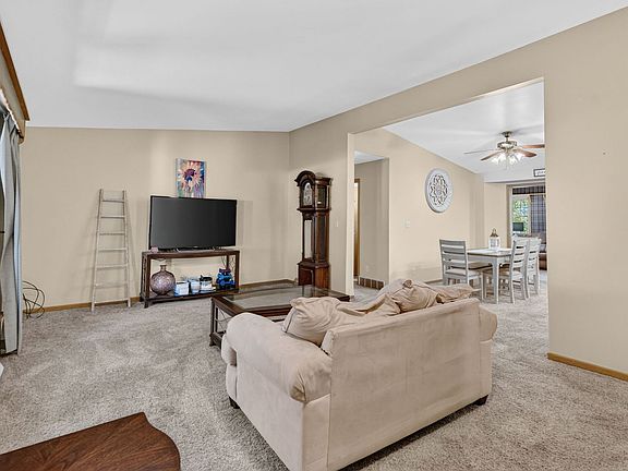 3rd image of 102 N Roma Ct