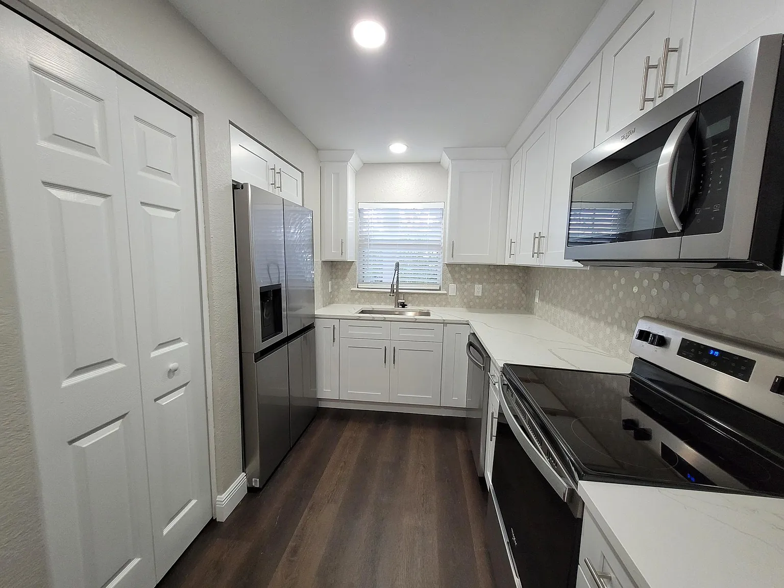 2 bed, 1053 sqft, $1,695 — Photo 4