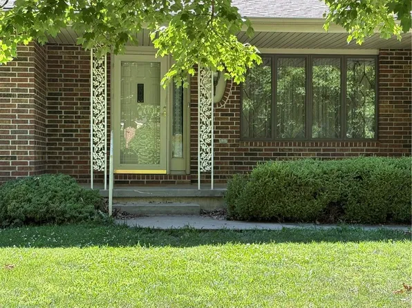 105 N Hayes St, Garnett, KS 66032