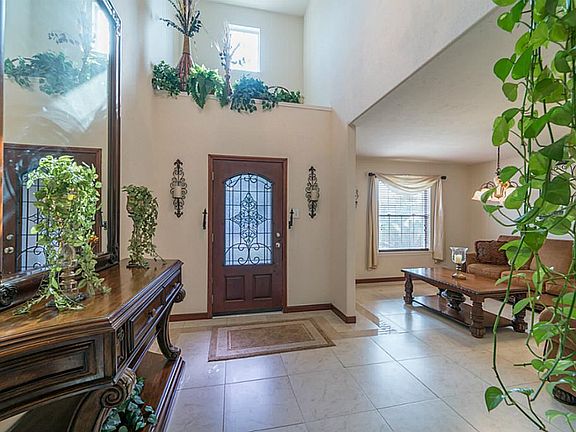 2nd image of 2813 Crestwood Dr