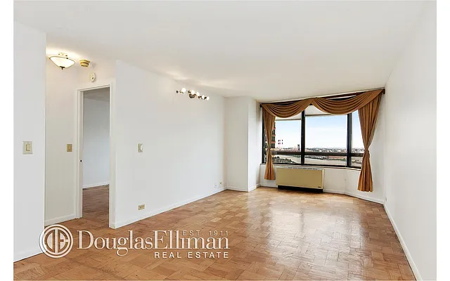 Rented by Douglas Elliman | media 14